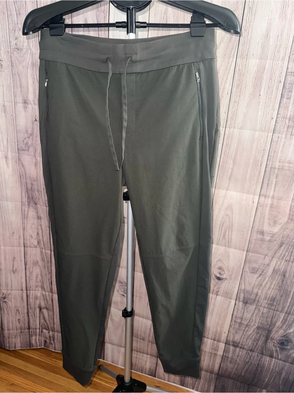 Athleta Headlands Hybrid Jogger Olive Green Size 10 Drawstring pants